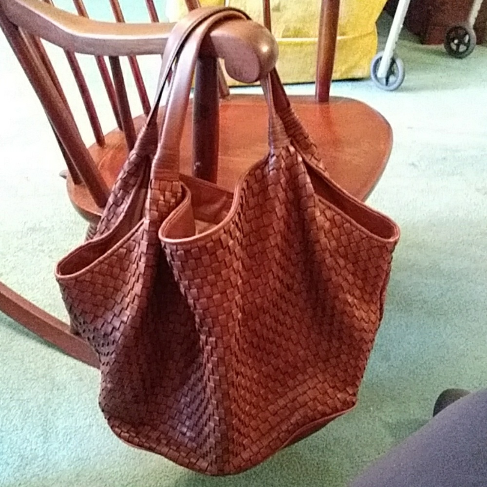 ANN TAYLOR LARGE LEATHER HANDBAG